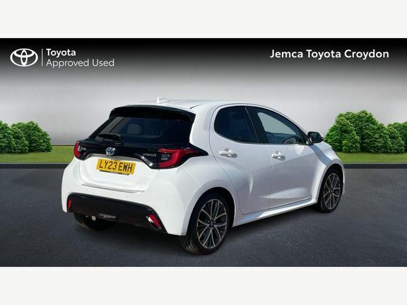 Toyota Yaris Excel White #2
