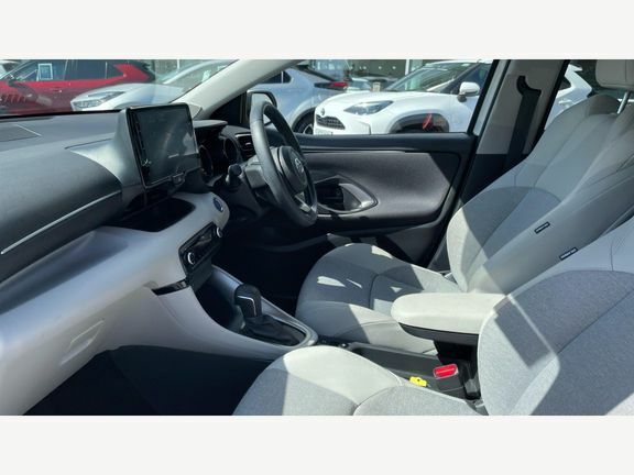 Toyota Yaris Excel White #5