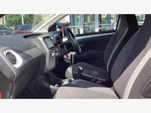 Toyota Aygo X X-play M White #5