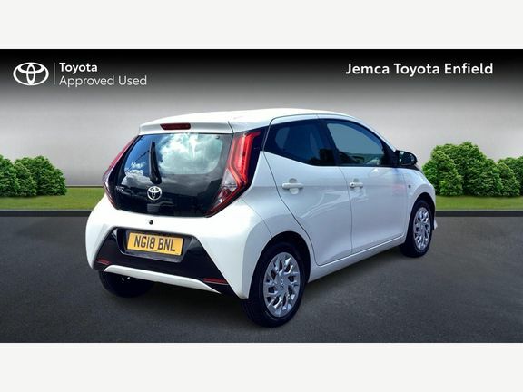 Toyota Aygo X X-play M White #2
