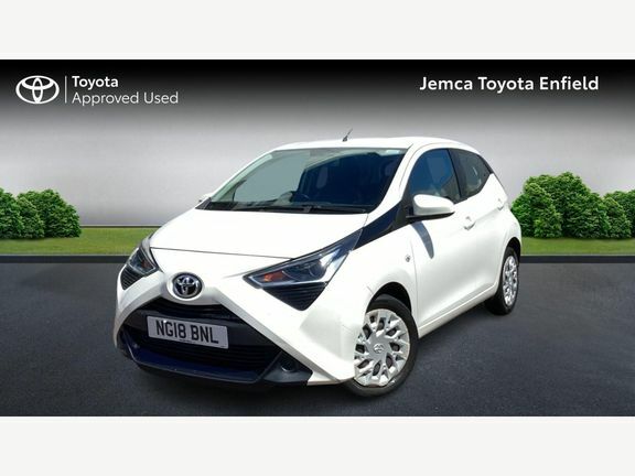 Toyota Aygo X X-play M White #3