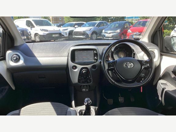 Toyota Aygo X X-play M White #6