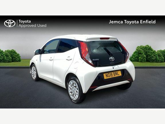 Toyota Aygo X X-play M White #4