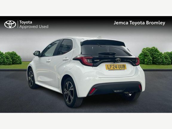 Toyota Yaris Design LF24UUB White #4