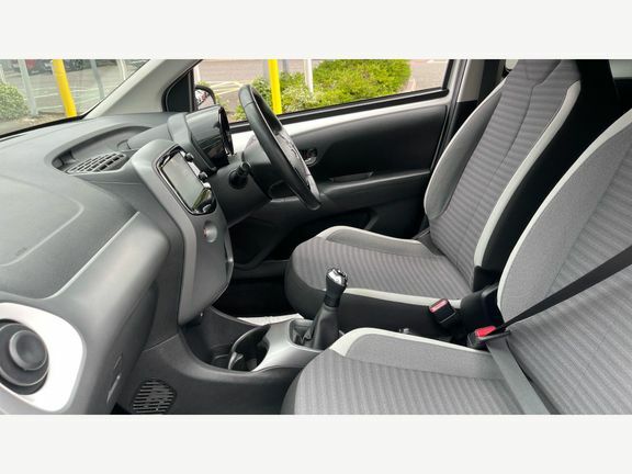 Toyota Aygo X X-plore M White #5