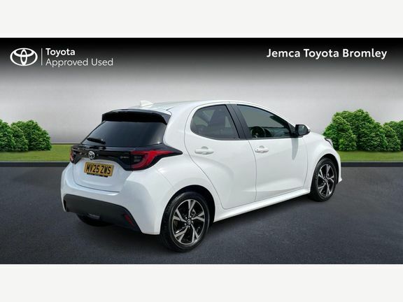 Toyota Yaris Design MV25ZWS White #2
