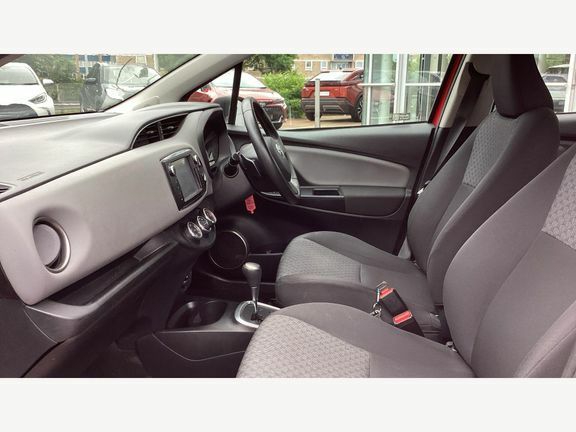 Toyota Yaris Icon 1.33Cvt Red #5