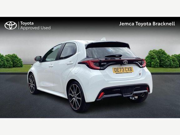 Toyota Yaris Gr Sport White #4