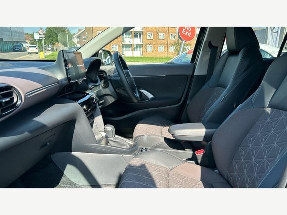 Toyota Yaris Cross Excel Awd Black #5