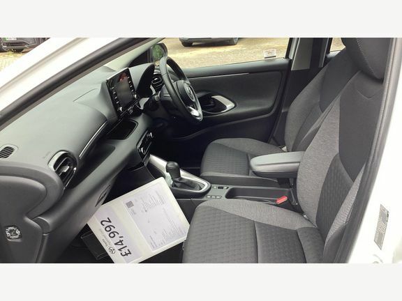 Toyota Yaris Yaris Icon 1.5 Hybrid CY70AZG White #5