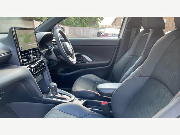 Toyota Yaris Cross Gr Sport Fwd LY75NXE White #5