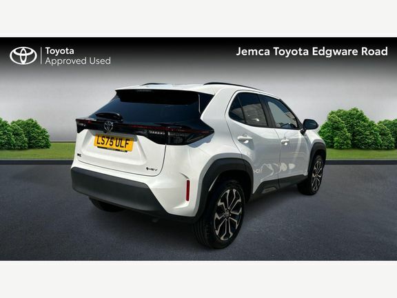 Toyota Yaris Cross Design Fwd White #2