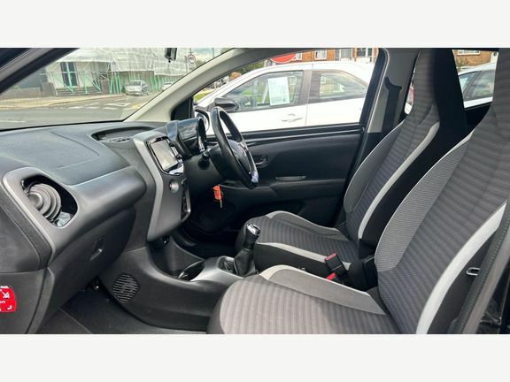 Toyota Aygo X X-press M Black #5