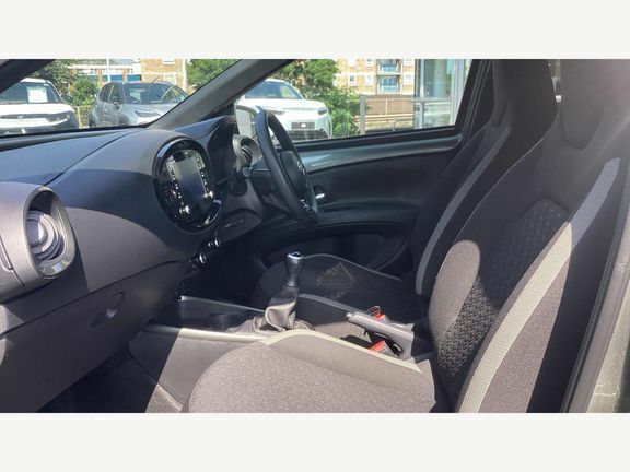 Toyota Aygo X Edge Manual LM23WTZ Green #5