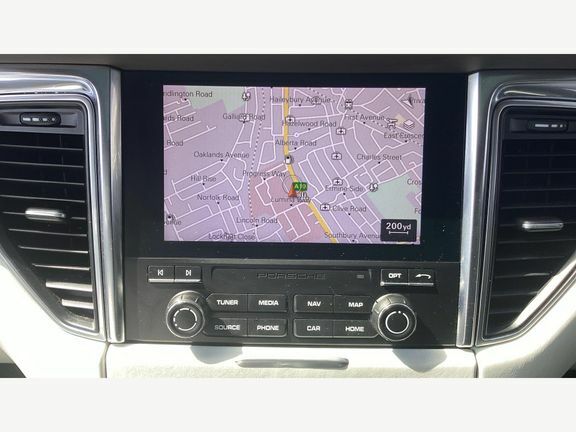 Porsche Macan Suv 3.0 Td V6 S 201616 White #9
