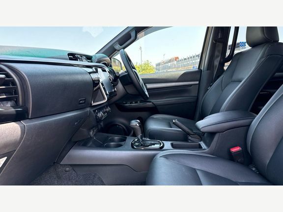 Toyota HILUX Invincible X Dc 2.8D DS73ZPZ Brown #4