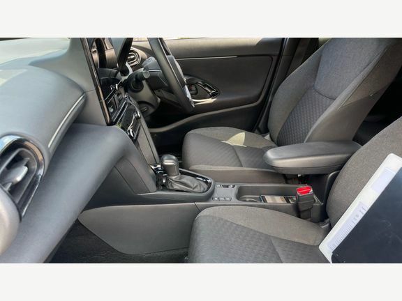 Toyota Yaris Cross Design Fwd White #5