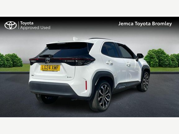 Toyota Yaris Cross Design Fwd White #2