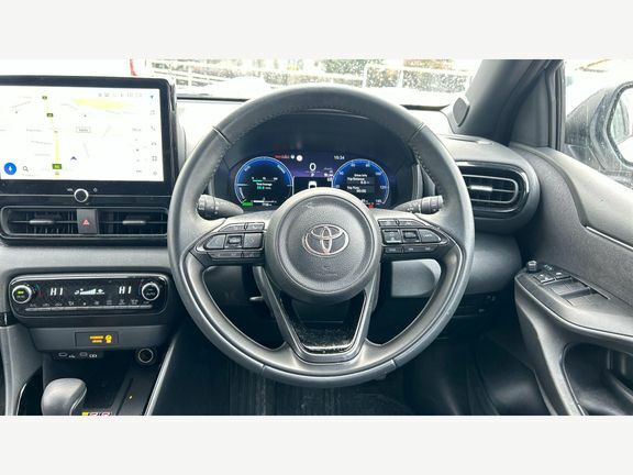 Toyota Yaris Excel White #6