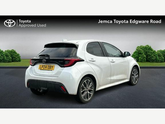 Toyota Yaris Excel White #2