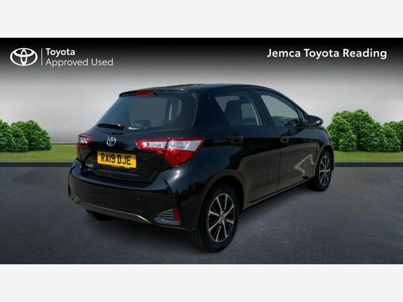 Toyota Yaris 1.5 Vvt-i Icon Tech Cvt Euro 6 Black #2