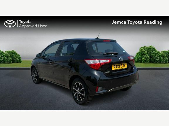Toyota Yaris 1.5 Vvt-i Icon Tech Cvt Euro 6 Black #4