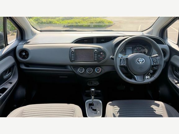 Toyota Yaris 1.5 Vvt-i Icon Tech Cvt Euro 6 Black #6