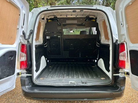 Peugeot Partner Professional Premium 850 White #3