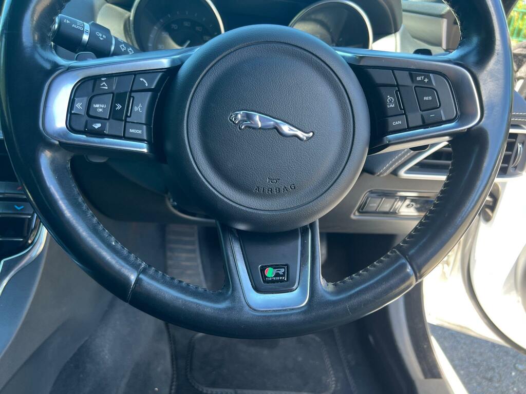 Jaguar XE R-sport Red #22