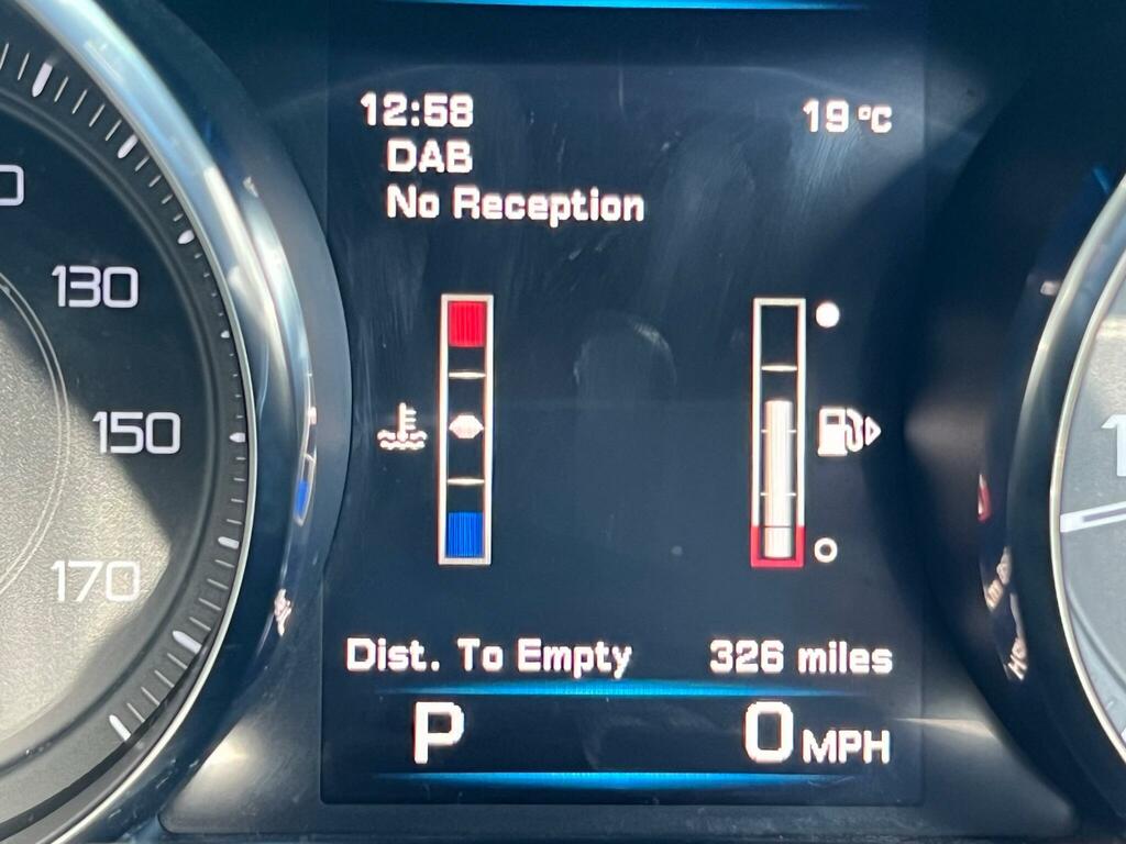 Jaguar XE R-sport Red #40