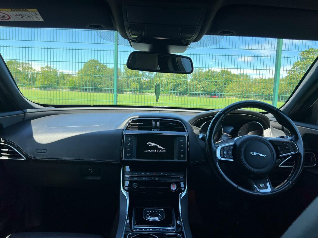 Jaguar XE R-sport Red #8