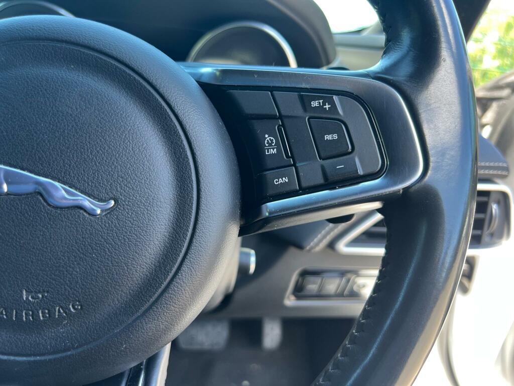 Jaguar XE R-sport Red #21