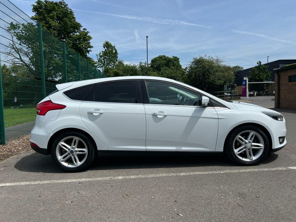 Ford Focus Petrol White #6