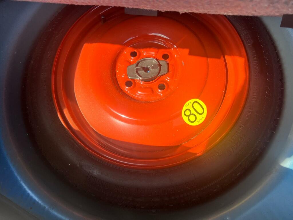 Suzuki Swift 1.5 Glx Hatchback 150 Gkm, 101 Red #39