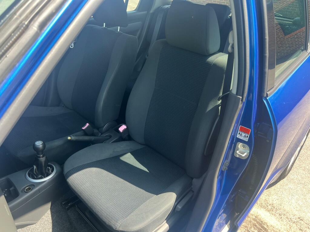 Suzuki Swift 1.5 Glx Hatchback 150 Gkm, 101 Red #21