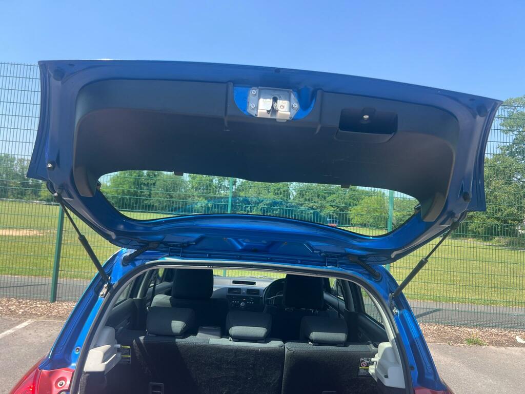 Suzuki Swift 1.5 Glx Hatchback 150 Gkm, 101 Red #35