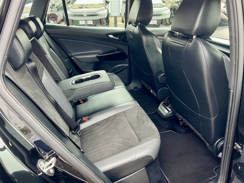 Volkswagen ID.4 Suv Pro 77Kwh Life 202272 Black #4