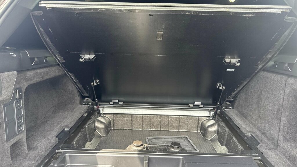 Land Rover Discovery D350 Dynamic Hse Grey #36