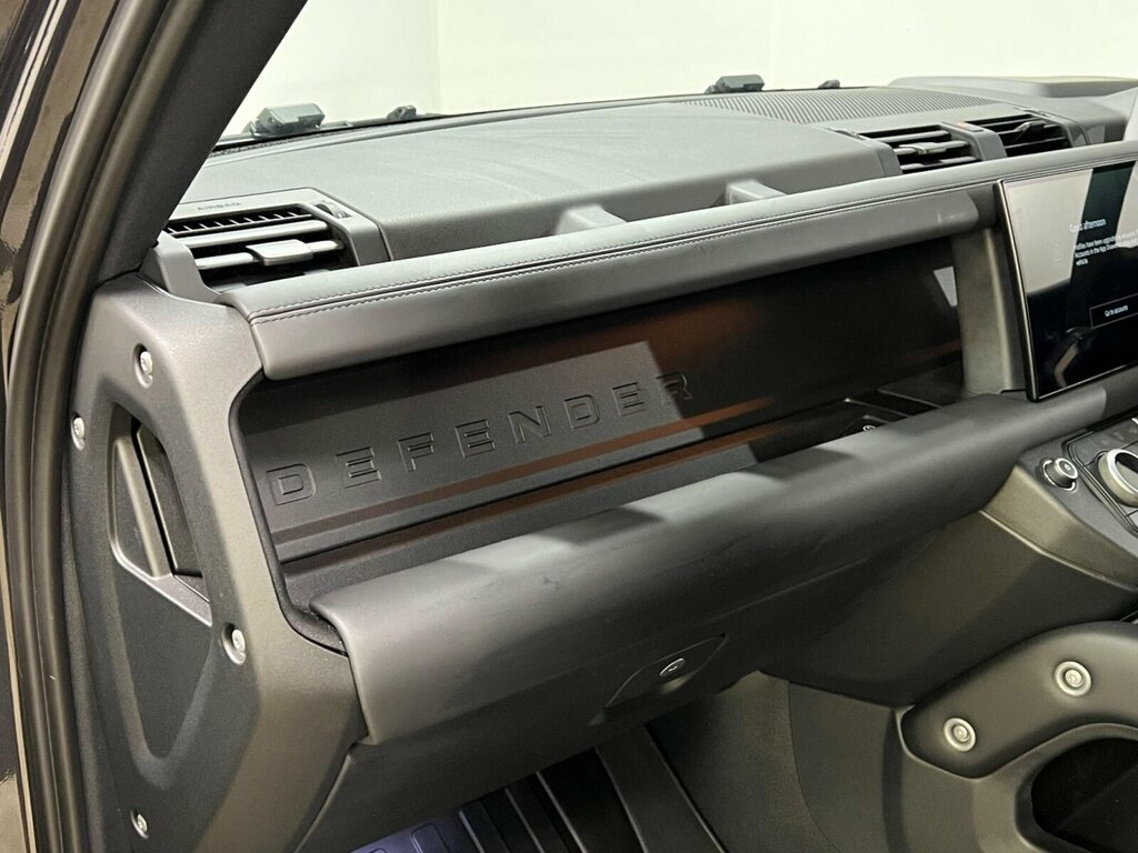 Land Rover Defender X-dynamic Hse Red #15