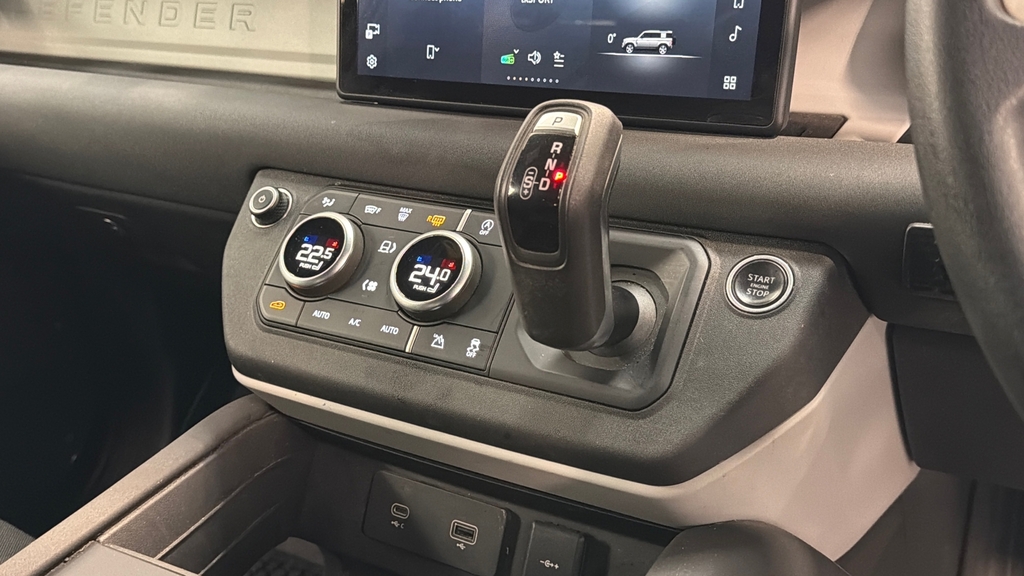 Land Rover Defender 3.0 Defender X-dynamic Black #13