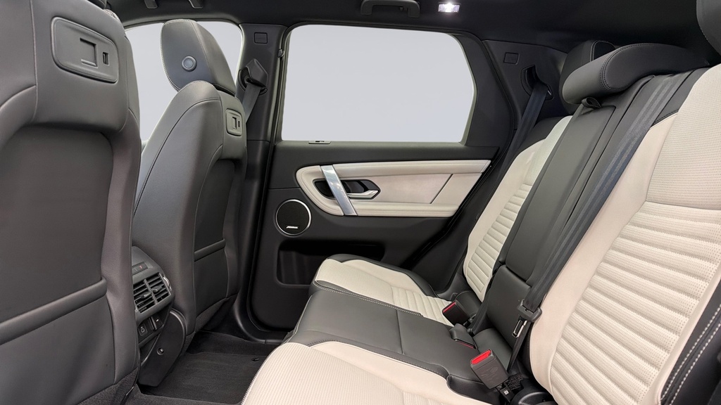 Land Rover Discovery Sport P270e Landmark PO26WKU #4