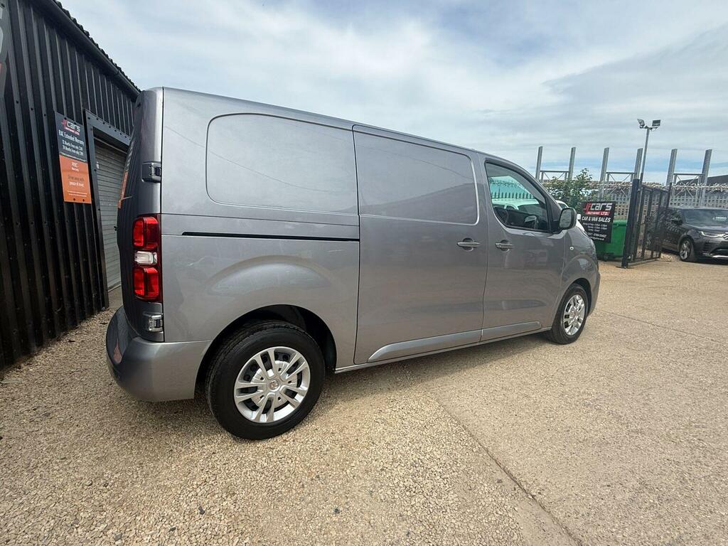 Vauxhall Vivaro 2700 1.5D 120Ps Sportive H1 Van White #12