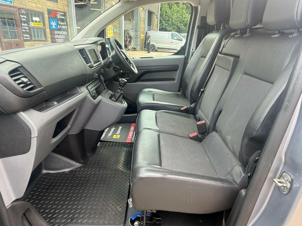 Vauxhall Vivaro 2700 1.5D 120Ps Sportive H1 Van White #30