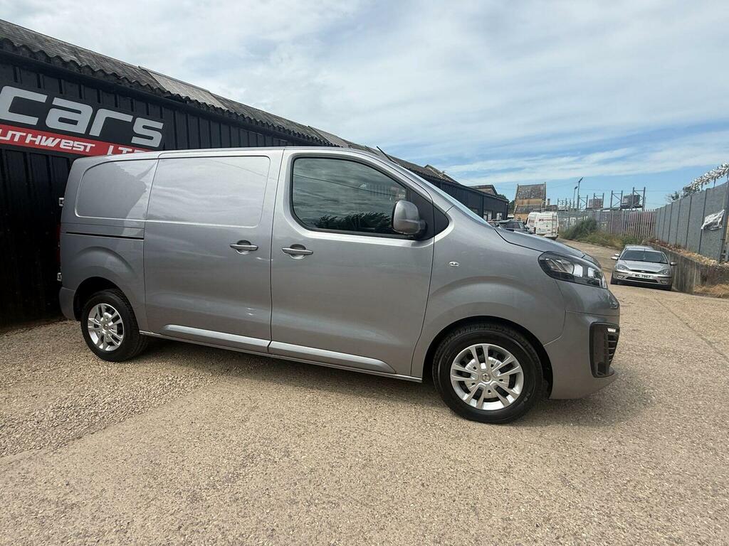 Vauxhall Vivaro 2700 1.5D 120Ps Sportive H1 Van White #14