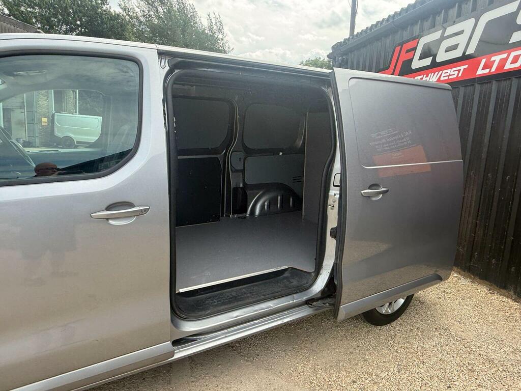 Vauxhall Vivaro 2700 1.5D 120Ps Sportive H1 Van White #28