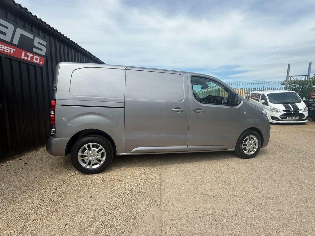 Vauxhall Vivaro 2700 1.5D 120Ps Sportive H1 Van White #13