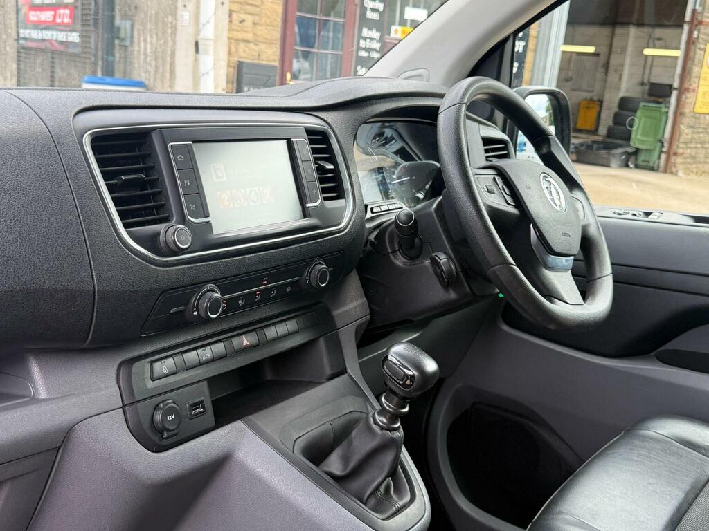 Vauxhall Vivaro 2700 1.5D 120Ps Sportive H1 Van White #33