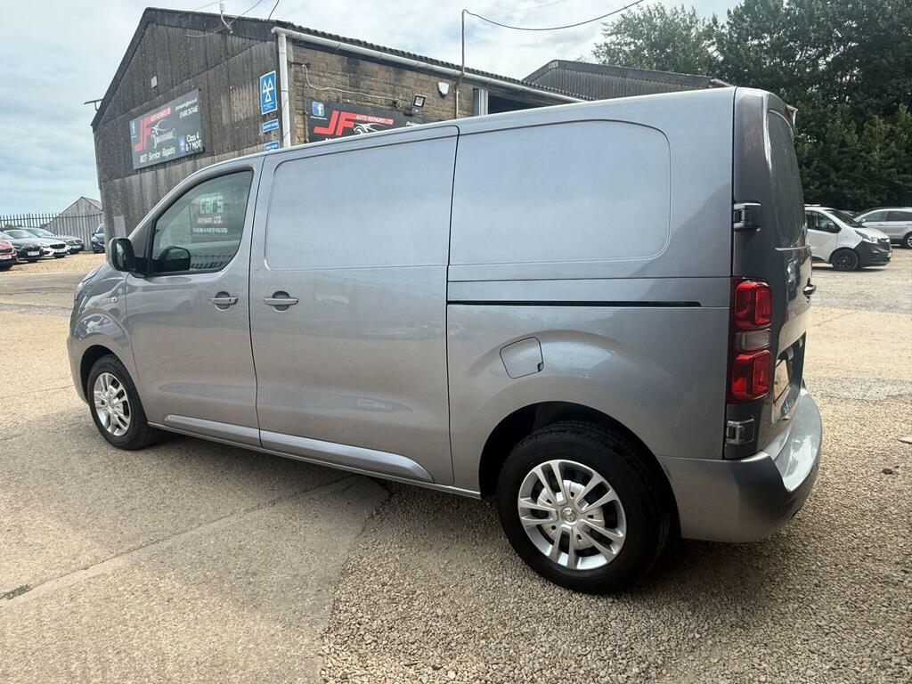 Vauxhall Vivaro 2700 1.5D 120Ps Sportive H1 Van White #10