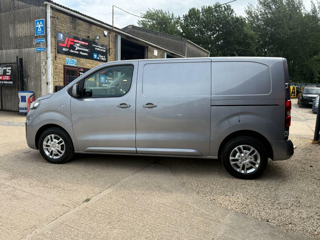 Vauxhall Vivaro 2700 1.5D 120Ps Sportive H1 Van White #9