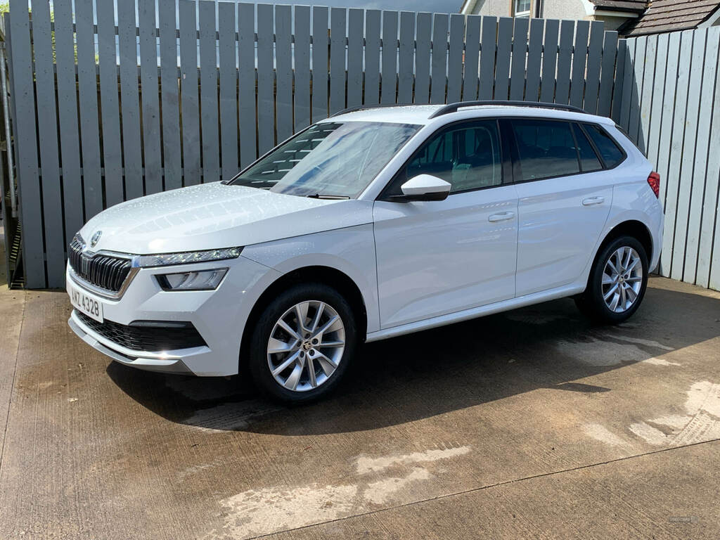 Skoda Kamiq 1.0 Tsi 95 Se Drive AMZ4328 White #3
